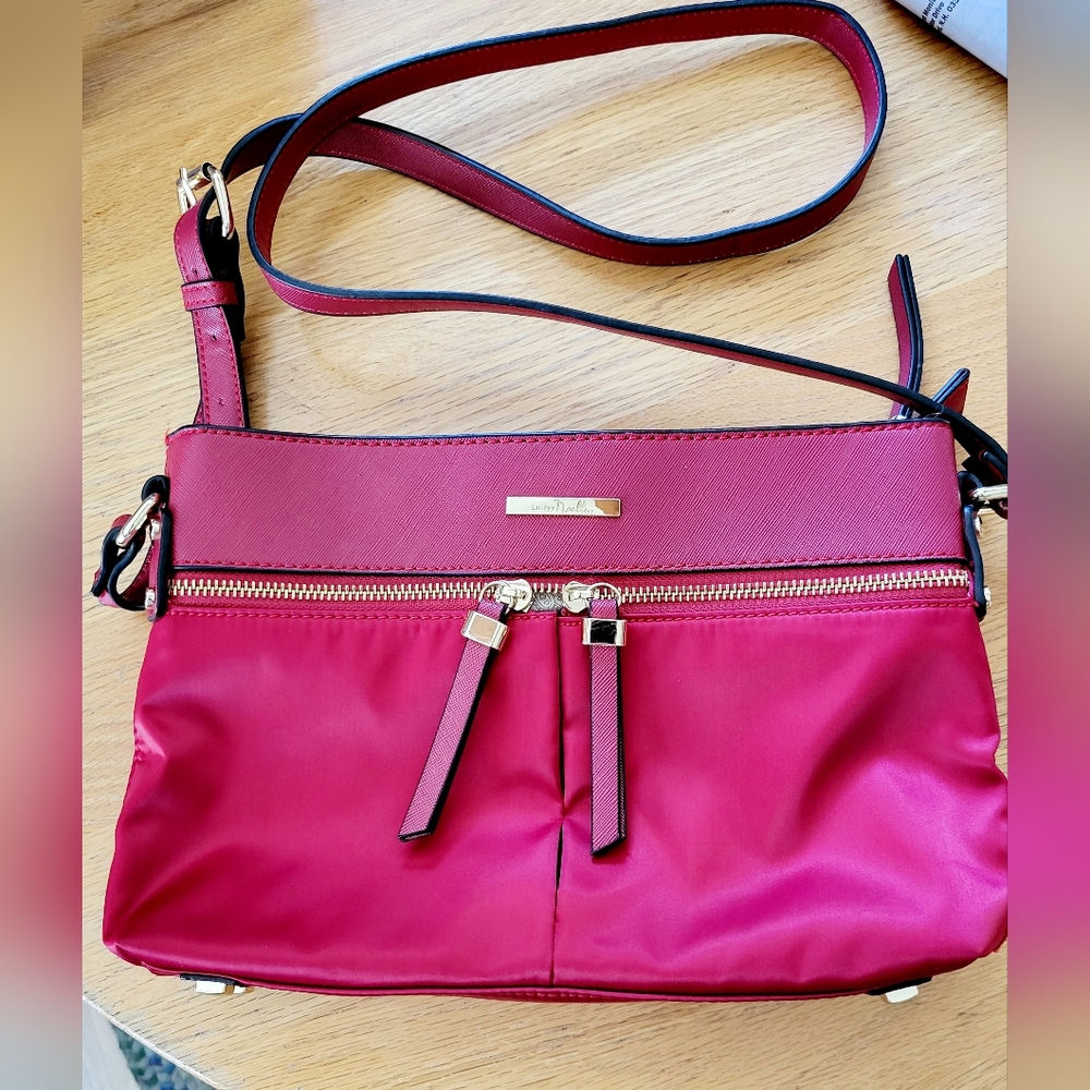 Simple Noella red crossbody purse